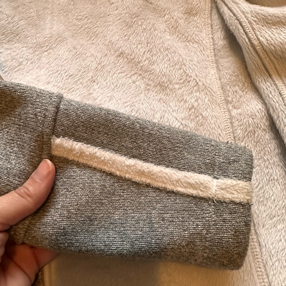 Woman’s North Face Sweater Fleece - Picture 6 of 11